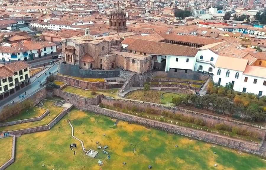 City Tour Cusco Qoricancha Sacsayhuaman y Tambomachay - Qenqo: ceremonial altars, underground passages, and rock forms