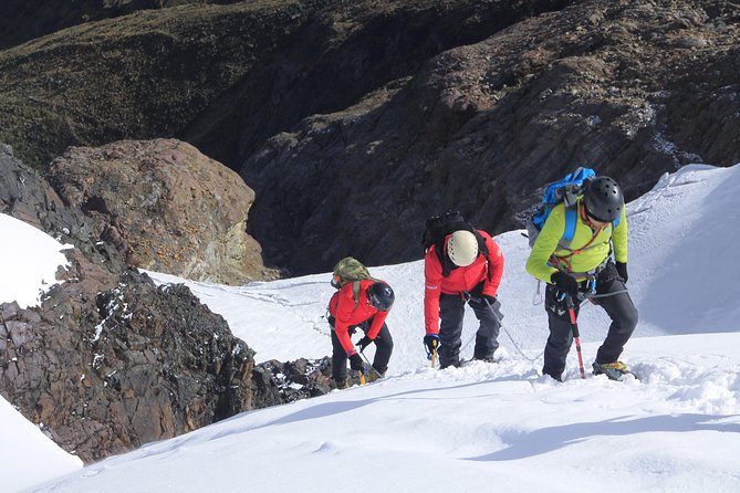 Climbing Mateo - Your first 5 thousand - From moraine hike to summit push: how the day unfolds