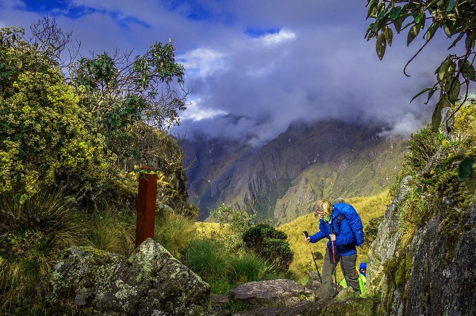 Cusco: 4-Day Inca Trail to Machu Picchu with Accommodation - Day 3: Hidroeléctrica lunch, the train tracks walk, and Aguas Calientes free time