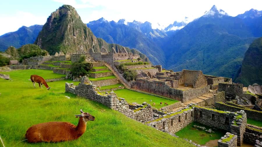 Cusco: 4-Day Inca Trail to Machu Picchu with Accommodation - Day 1: 6:00 am pickup, Abra Málaga views, and a 50 km downhill bike run