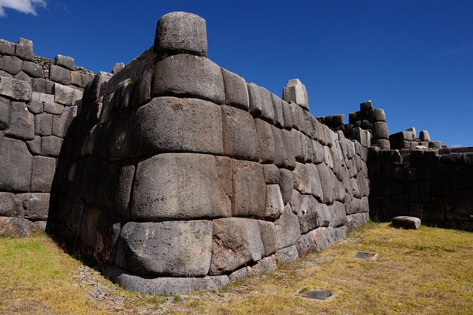 Cusco City Sightseeing and Sacsayhuaman Archeological Park Tour - Plaza de Armas and Cusco Cathedral: late Gothic, Baroque, and the Senor de los Temblores