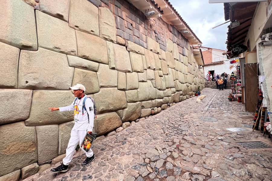 Cusco: Historic Walking Tour with Pisco Sour and Music Show - From Main Square to Qoricancha: Seeing Cusco’s Story in Stone