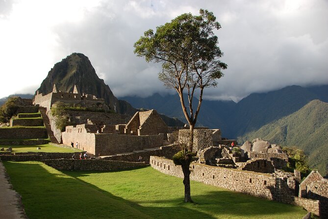 Cusco Sacred Valley and Machupicchu 4 Days - Day 1 in Cusco: Koricancha, Santo Domingo, and the Stones of Sacsayhuaman