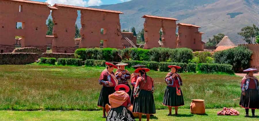 Cusco: Scenic Route of the Sun to Puno with Buffet Lunch - Lunch in Marangani (Near Sicuani): Andean Food, Desserts, and Herbal Infusions