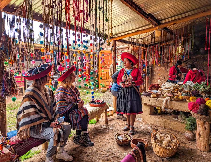 Cusco:Chinchero,Moray & Salt Mines drop-off in Ollantaytambo - Chinchero: textiles, alpacas, and the kind of shopping you’ll actually use