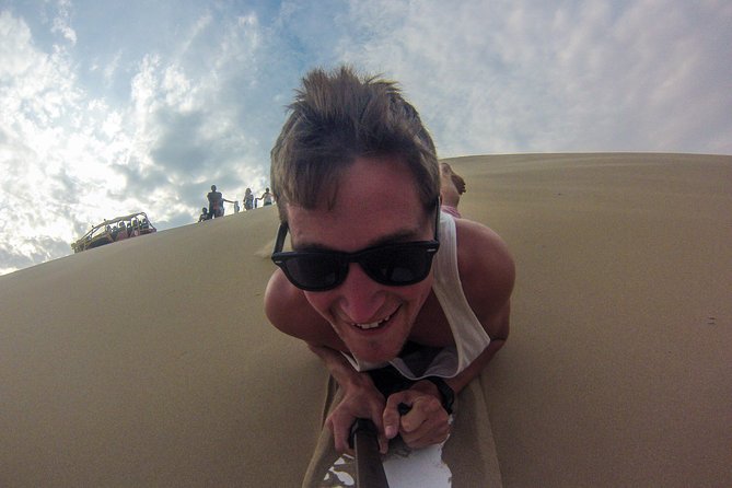 Dune buggy in Huacachina - Sandboarding at the big dune: try it, then be careful