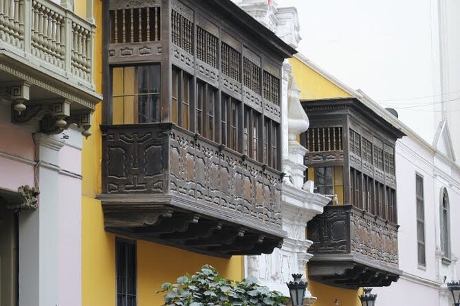 Experience Lima: Taste 12 Snacks and Visit Top Monuments - La Muralla Park and Plaza de Armas: get oriented the fast way