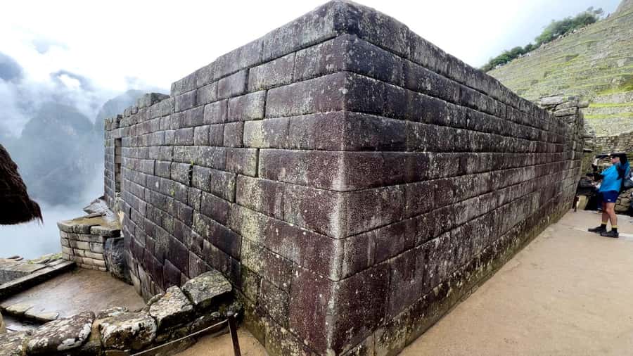 From Cusco: 2-Day Trip to the Sacred Valley and Machu Picchu - How the guide quality shows up in real moments