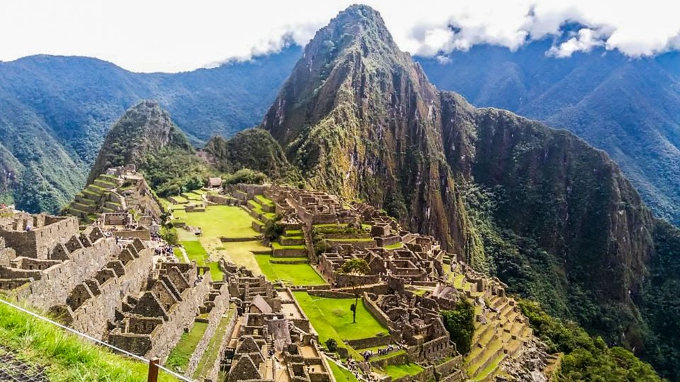 From Cusco: Full-Day Group Tour of Machu Picchu - Bus up to the Machu Picchu gate: where nerves turn into focus
