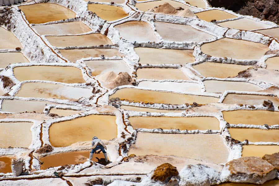 From Cusco: Sacred Valley & Maras Salt Mines Tour with Lunch - Chinchero weavers and the first archaeological stop: culture before stone