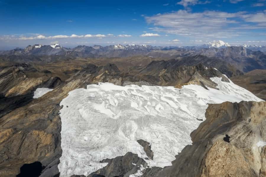 From Huaraz: Tour to the Pastoruri Glacier and Puya Raimondi - Pumapashimin Lagoon hike: the main effort (about one hour)