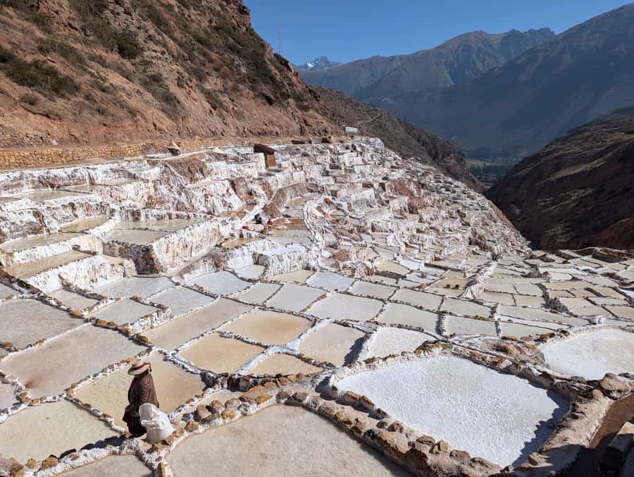From Ollantaytambo:Moray, Salt Mines, Chinchero end in Cusco - From Ollantaytambo to Cusco: the transfer that also teaches