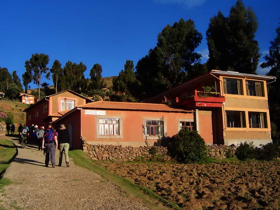 From Puno: Uros, Amantaní & Taquile Islands 2-Day Tour - Guides Matter: The Difference Between “OK” and Amazing