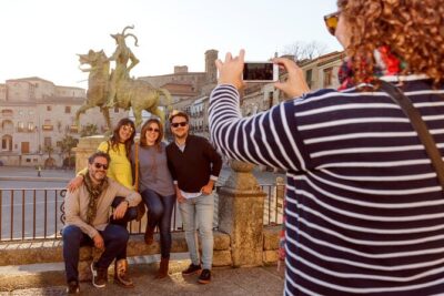 Guided tour in Trujillo at Sunset "El Collector de Atardeceres" - Plaza Mayor de Trujillo: your starting point and photo anchor