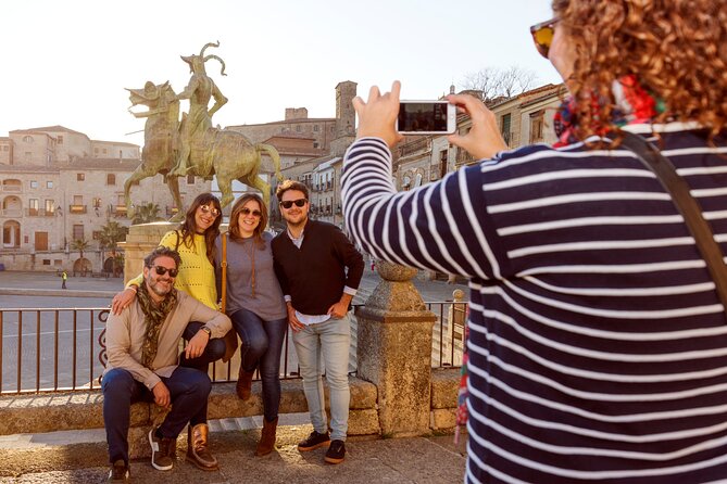 Guided tour in Trujillo at Sunset "El Collector de Atardeceres" - Plaza Mayor de Trujillo: your starting point and photo anchor