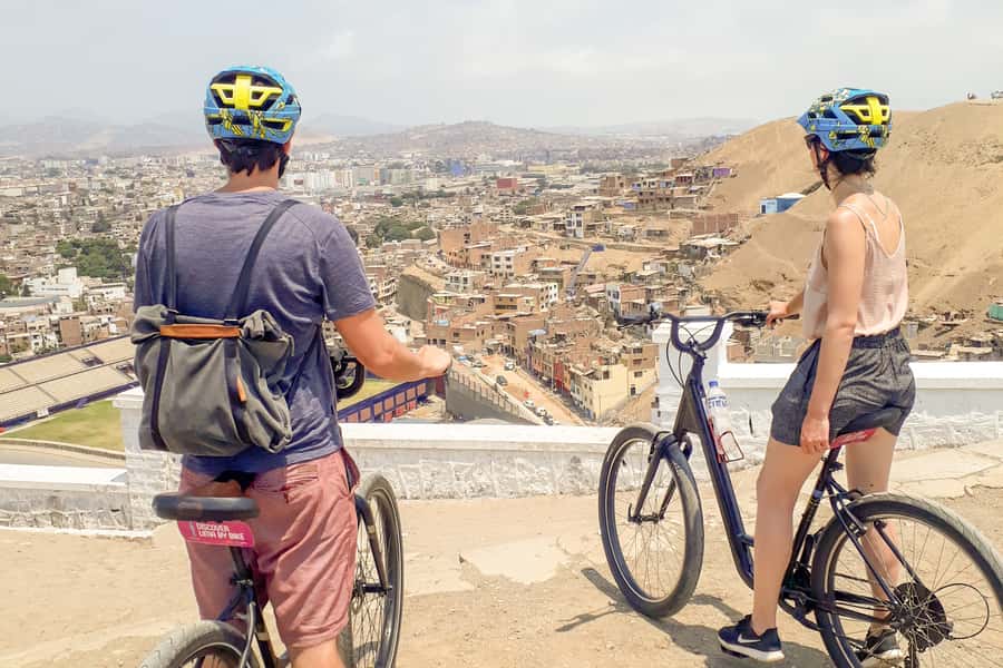 Lima Bike Tour: La Costa Verde & Jesus Statue in Chorrillos - Chorrillos and El Morro Solar: the climb with the real reward