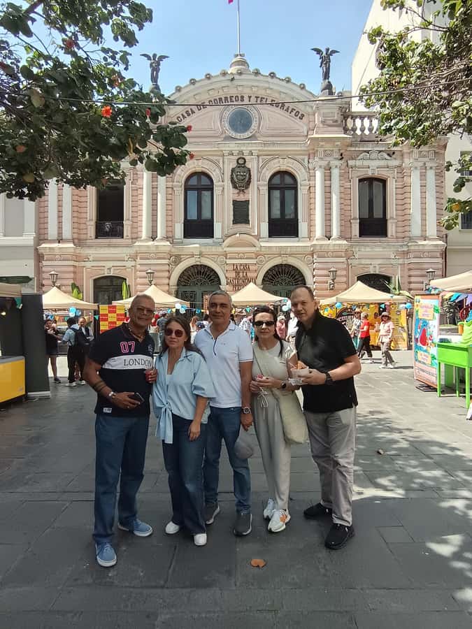 Lima: Historic Center Walking Tour with Pisco Sour Tasting - Basilica and Convent of Santo Domingo, plus Desamparados Station: more than facades