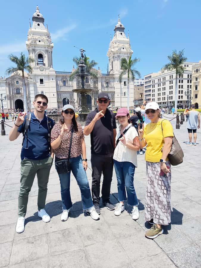 Lima: Historic Center Walking Tour with Pisco Sour Tasting - Artisan Gallery San Francisco: ending the walking story with hands-on culture energy