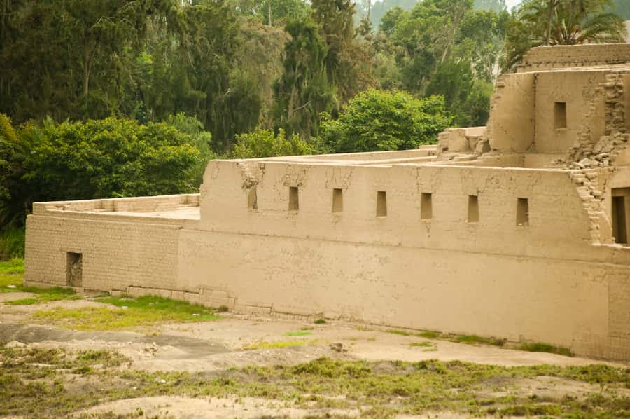 Lima: Pachacamac Ruins & Barranco Half-Day Guided Tour - Guides and pacing: English, Spanish, Portuguese, plus real-world flexibility