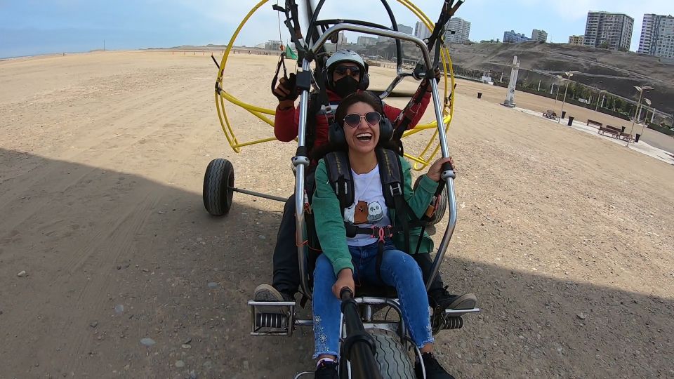 Lima: Paragliding Flight Over Costa Verde Districts - HD video: a great souvenir, plus one practical timing tip