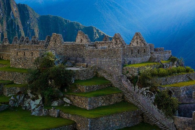 Machu Picchu Tour By Train (2 Days) - Early bus up to Machu Picchu: why the morning matters