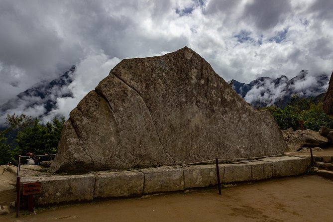 MachuPicchu Private Full Day Tour by Vistadome train from Cusco - Lunch in Aguas Calientes: included buffet, real-world logistics