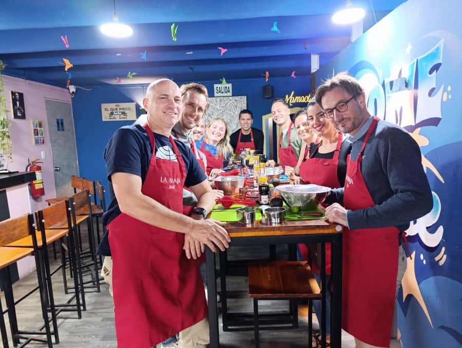 Miraflores: Amazing Peruvian Cooking Class Ceviche Seafood and Pisco Sour - Finding the meeting point near Kennedy Park
