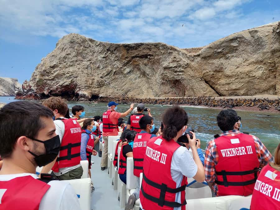 Paracas: Ballestas Island & Nature Reserve all inclusive - Paracas break time: a short pause before the reserve drive
