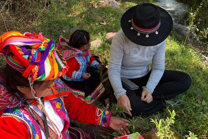 Sacred Valley Textile Workshop – Dyeing & Weaving in Cusco - Lunch, coffee or tea: included, and actually worth the wait