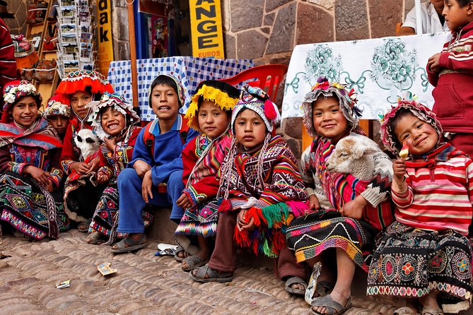 Sacred Valley with Peru Vip : Pisac, Ollantaytambo and Chinchero - Awana Kancha: camelids before the crowds and cliffs