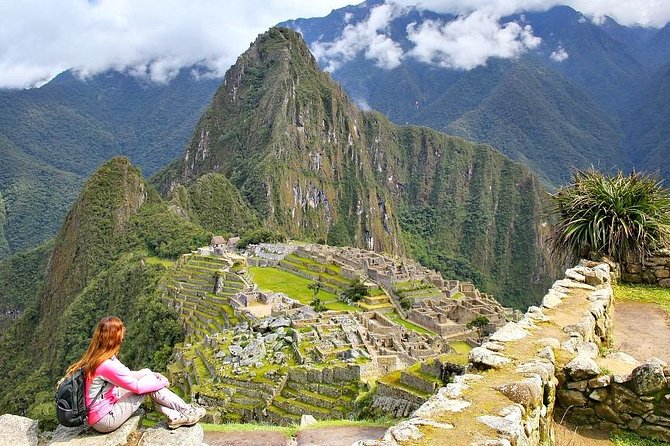Short Inca Trail 2 Day Hike to Machu Picchu with Permits & Train - Day 2: early bus to Machu Picchu and a guided 2-hour citadel tour