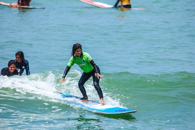 Surf lessons in Lima, Peru surf lessons best experience - Riding waves with a surf guide: technique you can feel
