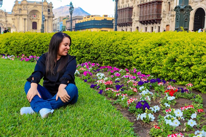 Tour Miraflores + Fotografía Profesional - Stop 3: Parque Chino de Miraflores for ocean views and cultural contrast